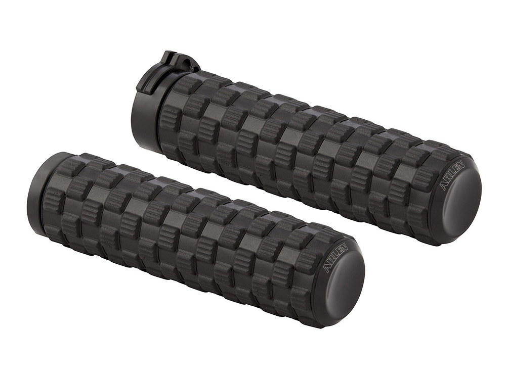 Air Trax Handgrips - Black. Fits H-D with Throttle Cable.