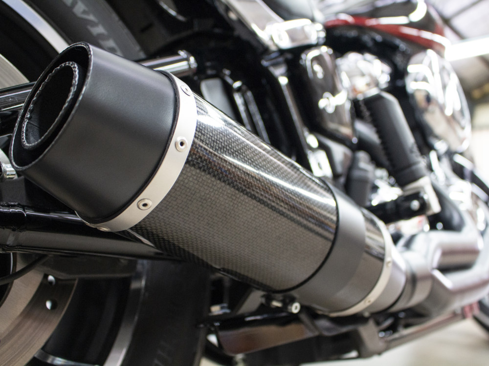 Bob Cat 2-into-1 Exhaust - Black with Carbon Fibre Sleeve Muffler. Fits Softail 2018up Non-240 Tyre Models.