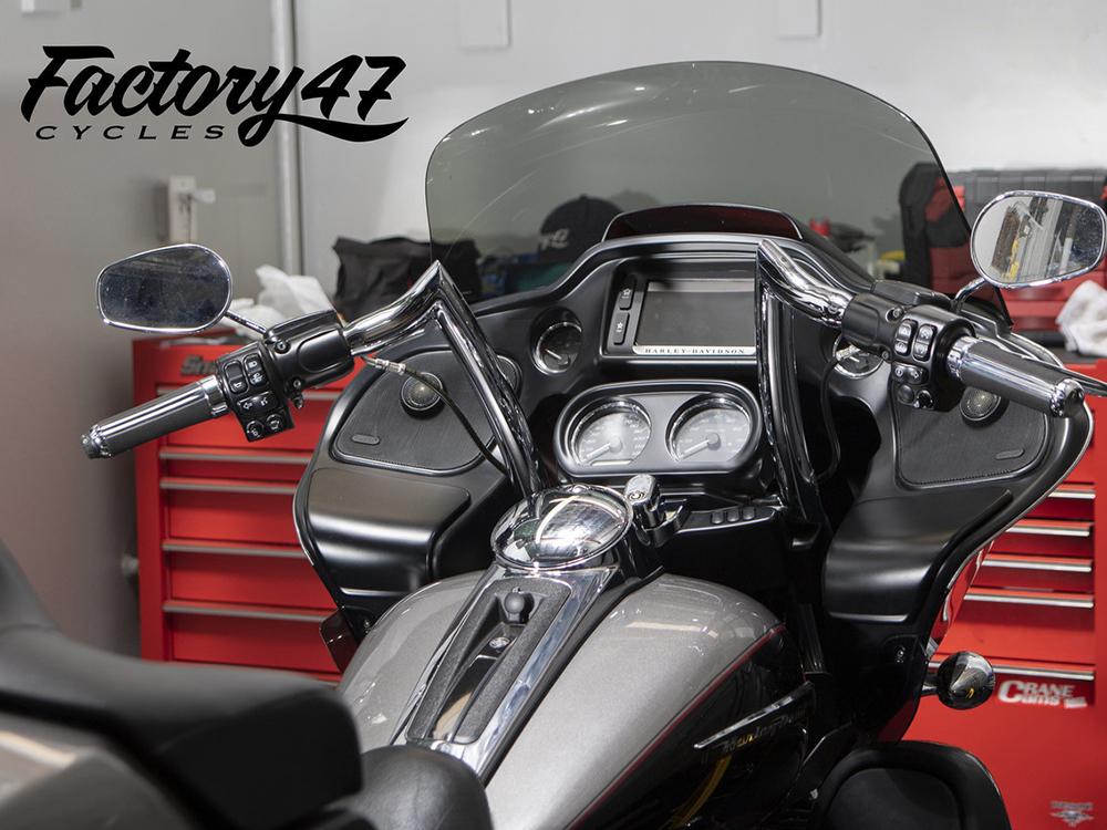 12in. x 1-1/2in. Signature Handlebar – Chrome. Fits Road Glide 2015-2023