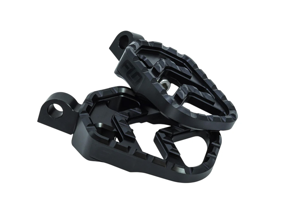 Savage Series Footpegs with HD Male Mount - Black