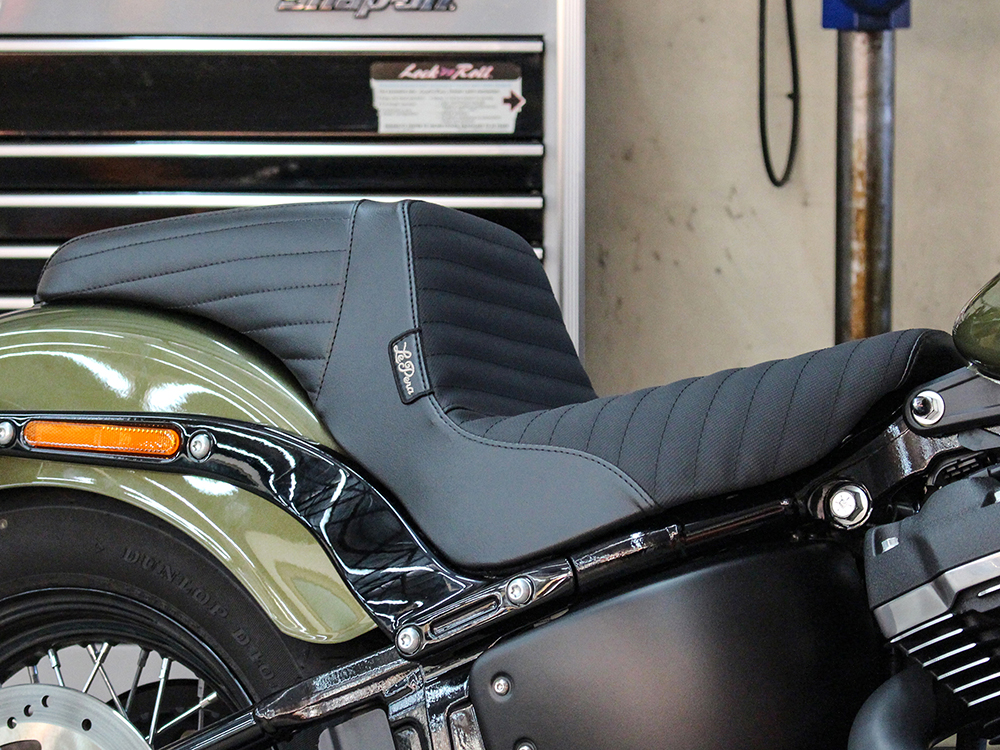 Kickflip Dual Seat with Pleated Stitch & Gripper Tape. Fits Softail Slim & Street Bob 2018up & Standard 2020up.