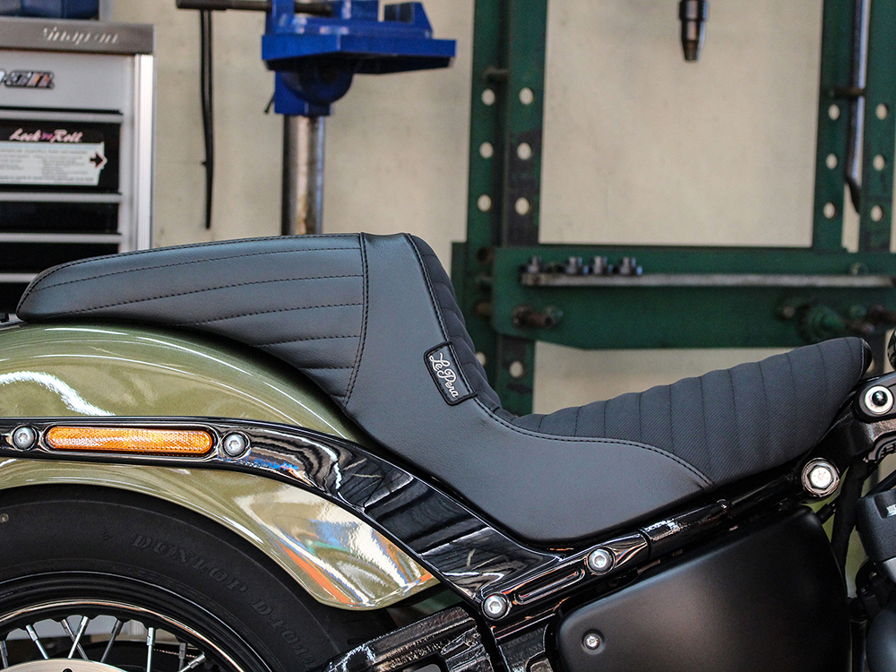 Kickflip Dual Seat with Pleated Stitch & Gripper Tape. Fits Softail Slim & Street Bob 2018up & Standard 2020up.