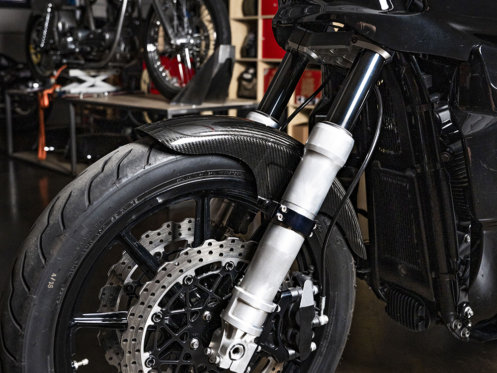 Carbon Front Fender – Gloss Finish. Fits Mid-Glide Dyna 2006-2017, Softail Street Bob 2018up & Standard 2020-2024 with 19in. Front Wheel. Also Fits Softail Low Rider S 2020up & Low Rider ST 2022up with Adapter