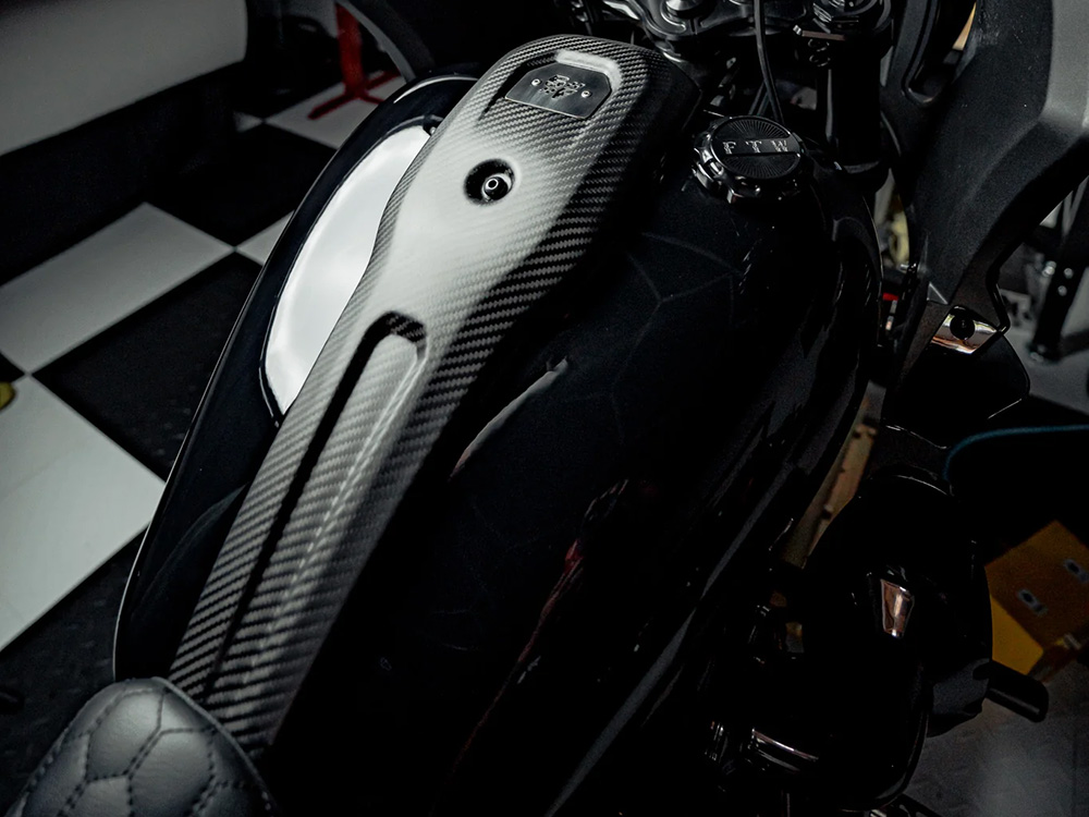 SLYFOX Carbon Dash – Matte Finish. Fits Low Rider S & Low Rider ST 2022up & Breakout 2025up