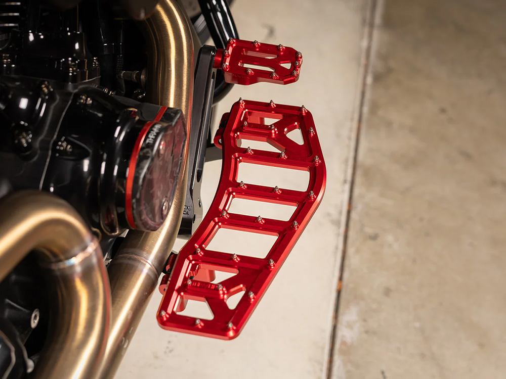 Thrashin Supply Aggressor Rider Floorboards – Red. Fits Touring 1980up, FL Softail 1986-2017 & Dyna Switchback 2012-2016